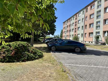 Pkw-Stellplätze direkt am Haus Pkw-Stellplätze direkt am Haus - Etagenwohnung in 03205 Calau mit 58m² als Kapitalanlage kaufen