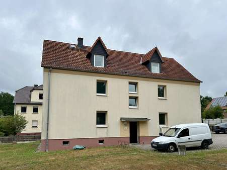Rückseite mit Eingang Rückseite mit Eingang - Mehrfamilienhaus in 01979 Lauchhammer mit 276m² kaufen