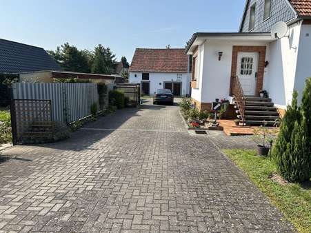 breite Grundstückeinfahrt - Einfamilienhaus in 03222 Lübbenau mit 119m² kaufen