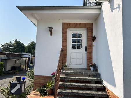 überdachter Eingangsbereich - Einfamilienhaus in 03222 Lübbenau mit 119m² kaufen