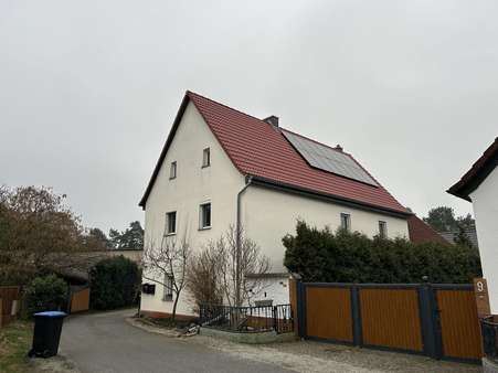 Wohnhaus am Ende eine Sackgasse - Mehrfamilienhaus in 01987 Schwarzheide mit 185m² kaufen