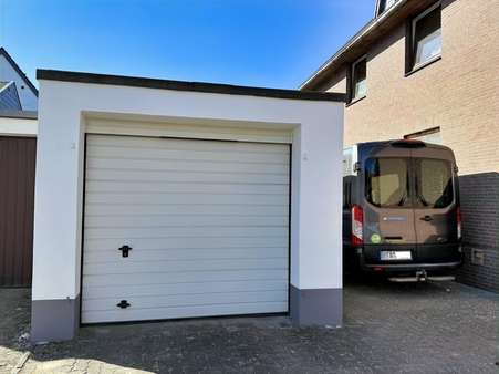 Garage und Parkmöglichkeit - Einfamilienhaus in 21614 Buxtehude mit 209m² kaufen