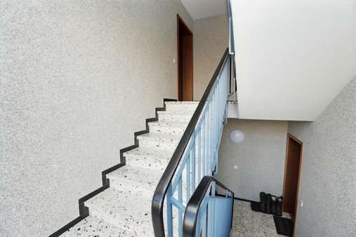 Treppenhaus - Etagenwohnung in 21629 Neu Wulmstorf mit 81m² als Kapitalanlage kaufen