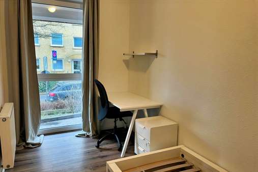 Zimmer 5 Arbeitsplatz - Erdgeschosswohnung in 21073 Hamburg mit 10m² mieten