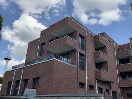 Blick auf das Haus - Etagenwohnung in 21614 Buxtehude mit 125m² mieten