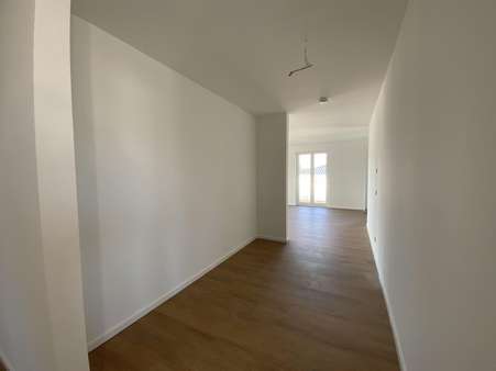 Flur mit Blick in den Wohnbereich - Etagenwohnung in 21614 Buxtehude mit 125m² mieten