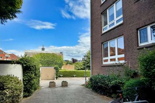 Weg zum Eingang - Etagenwohnung in 21614 Buxtehude mit 123m² kaufen