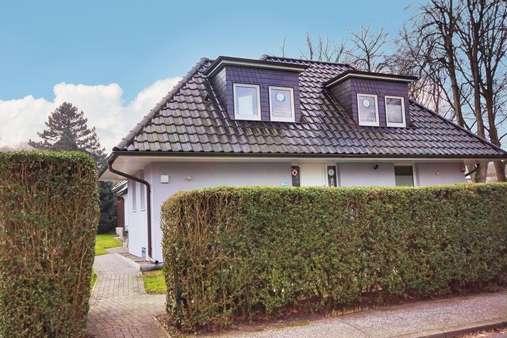 Hausansicht - Zweifamilienhaus in 21147 Hamburg mit 253m² kaufen