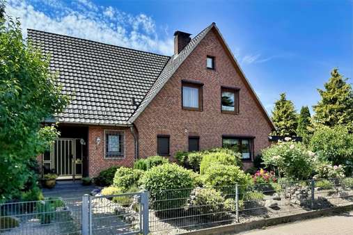 Frontansicht Frontansicht - Zweifamilienhaus in 21255 Tostedt mit 211m² kaufen