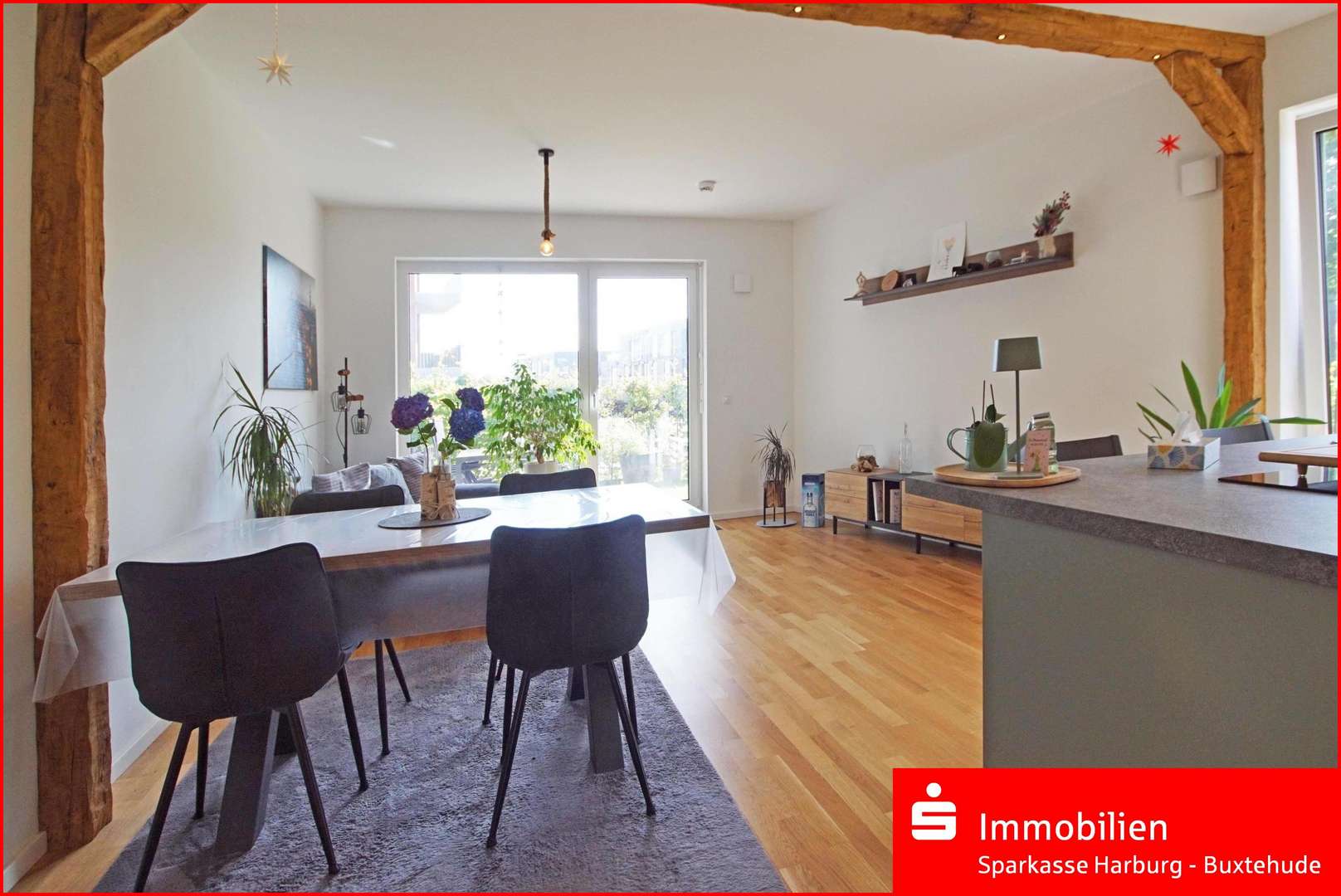 Wohnzimmer mit offener Küche - Erdgeschosswohnung in 25436 Tornesch mit 76m² kaufen