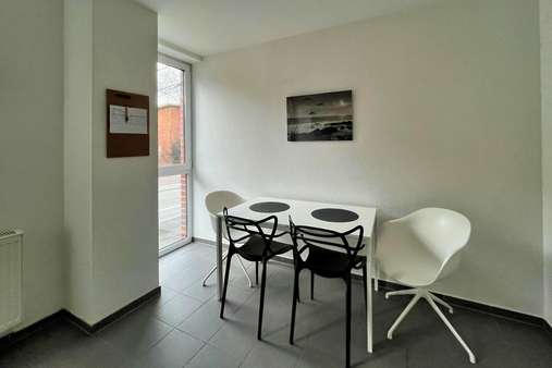 Küche mit Essplatz - Erdgeschosswohnung in 21073 Hamburg mit 12m² mieten
