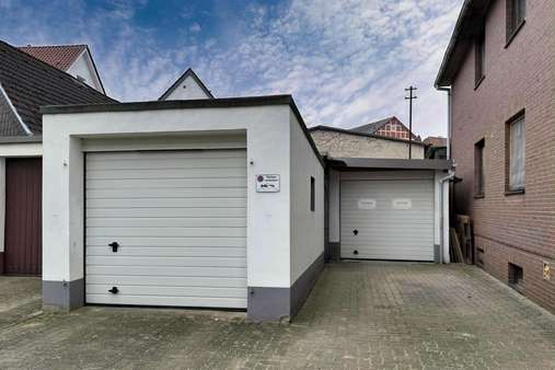 Garagen Garagen - Zweifamilienhaus in 21614 Buxtehude mit 209m² kaufen