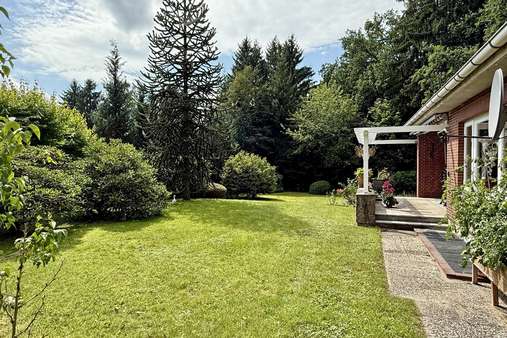 Blick in den Garten - Einfamilienhaus in 21256 Handeloh mit 190m² kaufen