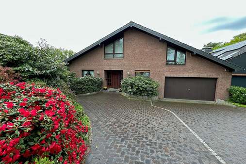 Ansicht Hauseingangsseite - Doppelhaushälfte in 21218 Seevetal mit 183m² günstig kaufen