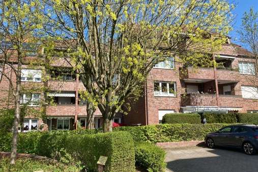 Hausansicht - Dachgeschosswohnung in 21079 Hamburg mit 93m² günstig kaufen