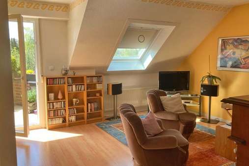 Wohnzimmer - Dachgeschosswohnung in 21079 Hamburg mit 93m² günstig kaufen