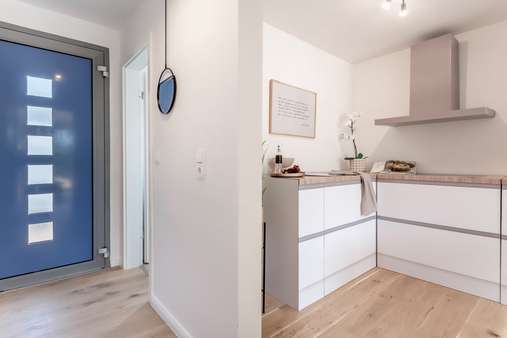 Eingangsbereich und Küche - Reihenmittelhaus in 21614 Buxtehude mit 102m² günstig kaufen