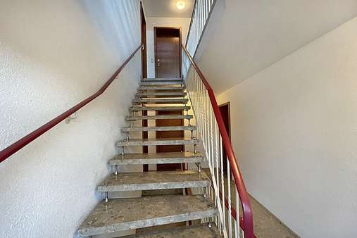 Treppenhaus - Erdgeschosswohnung in 21391 Reppenstedt mit 50m² günstig kaufen