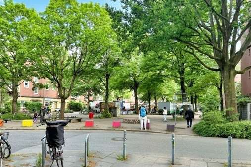 Blick auf den Wochenmarkt Blick auf den Wochenmarkt - Mehrfamilienhaus in 22081 Hamburg mit 541m² kaufen