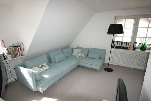 Wohnzimmer - Dachgeschosswohnung in 21217 Seevetal mit 96m² mieten