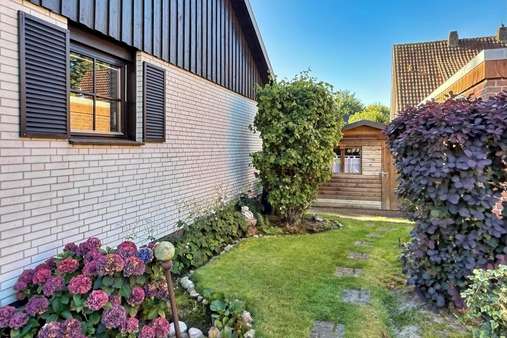 seitliche Hausansicht seitliche Hausansicht - Einfamilienhaus in 21614 Buxtehude mit 130m² kaufen