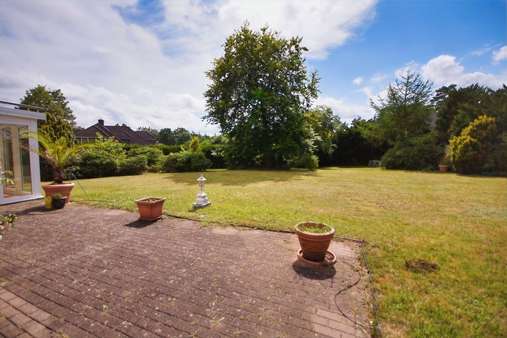 Blick in den Garten - Einfamilienhaus in 21266 Jesteburg mit 216m² kaufen