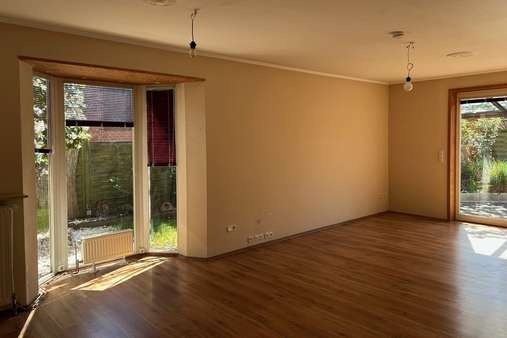 Wohnzimmer - Zweifamilienhaus in 21217 Seevetal mit 144m² kaufen