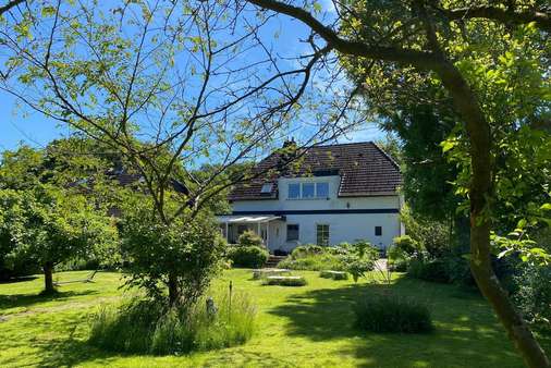 Südansicht - Zweifamilienhaus in 24226 Heikendorf mit 160m² günstig kaufen