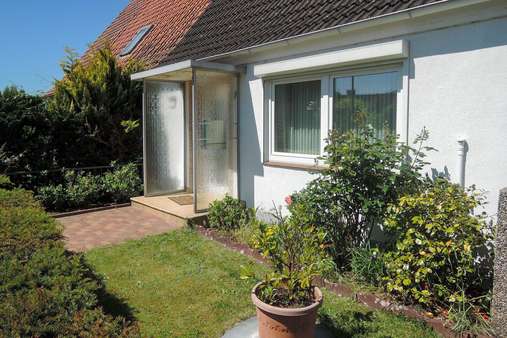 Vorgarten - Doppelhaushälfte in 24107 Kiel mit 80m² günstig kaufen