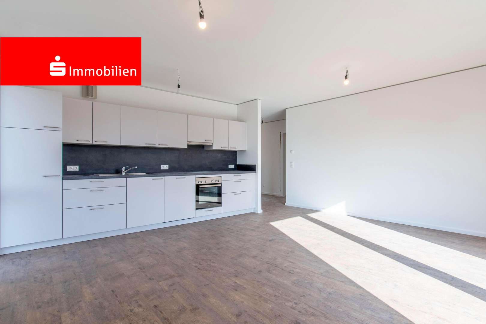 Wohn- und Esszimmer mit Küche - Erdgeschosswohnung in 24211 Preetz mit 84m² kaufen