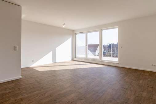 Wohn- und Esszimmer mit Küche - Penthouse-Wohnung in 24211 Preetz mit 104m² kaufen
