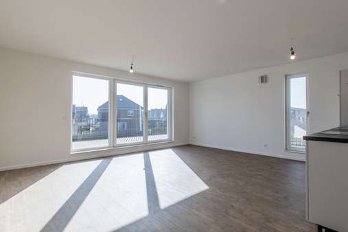 Wohn- und Esszimmer mit Küche - Penthouse-Wohnung in 24211 Preetz mit 110m² mieten