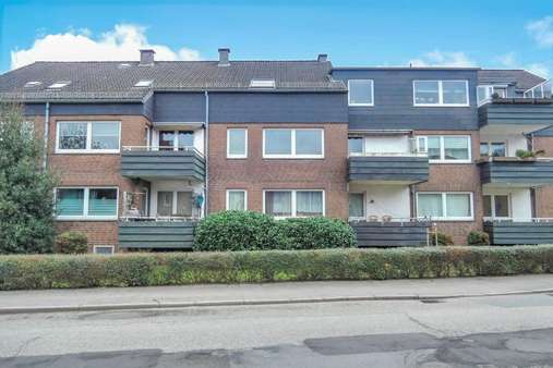 Straßenansicht - Etagenwohnung in 24159 Kiel mit 95m² kaufen