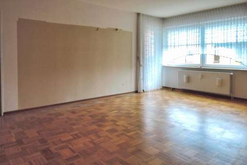 Wohnzimmer - Etagenwohnung in 24159 Kiel mit 95m² kaufen