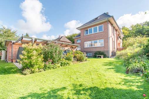 Gartenansicht - Zweifamilienhaus in 24594 Hohenwestedt mit 297m² kaufen