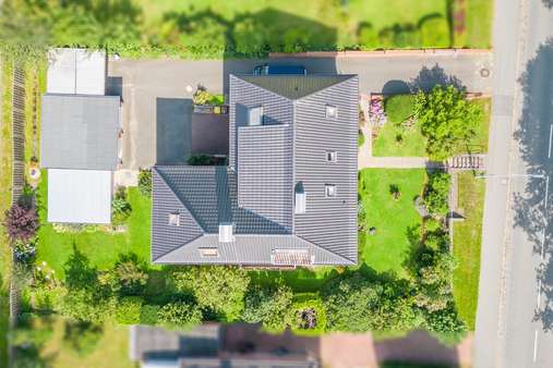 Vogelperspektive - Zweifamilienhaus in 24594 Hohenwestedt mit 297m² kaufen