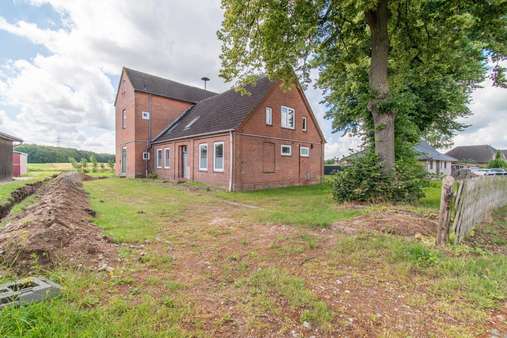 Straßenansicht Abrissobjekt - Grundstück in 24211 Lehmkuhlen mit 1149m² kaufen