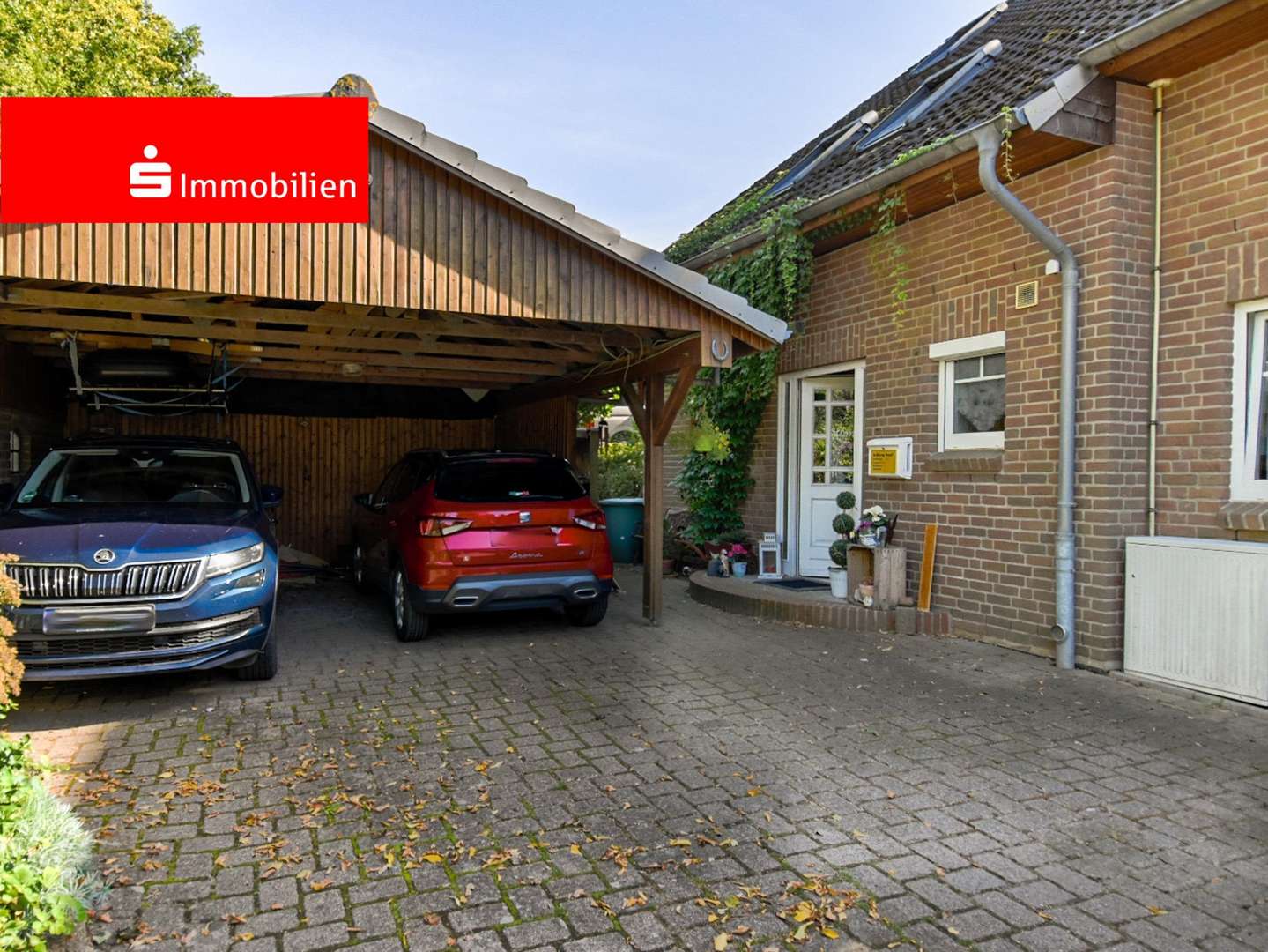 Hauseingang und Carport - Doppelhaushälfte in 24107 Quarnbek mit 149m² kaufen