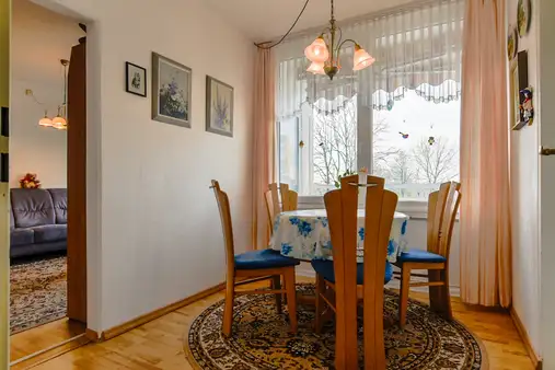 2 Zimmer, 
vierter Stock mit Aufzug
