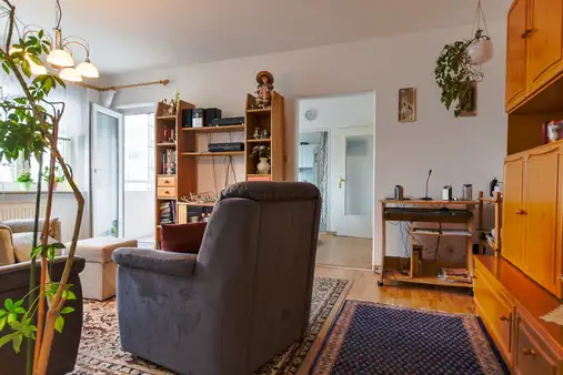 2 Zimmer, 
vierter Stock mit Aufzug