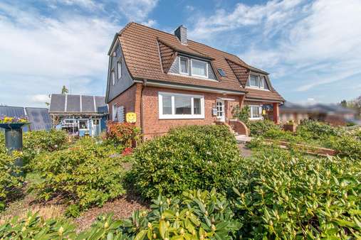Straßenansicht - Zweifamilienhaus in 25590 Osterstedt mit 220m² kaufen