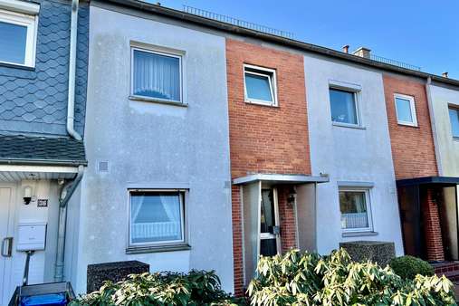Außenansicht - Reihenmittelhaus in 24107 Kiel mit 68m² kaufen