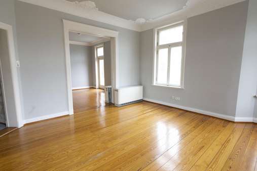 Wohnzimmer - Sonstige in 24103 Kiel mit 861m² als Kapitalanlage kaufen