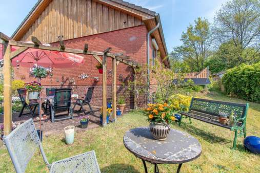 Garten mit Balkonkraftwerk - Einfamilienhaus in 24784 Westerrönfeld mit 169m² kaufen