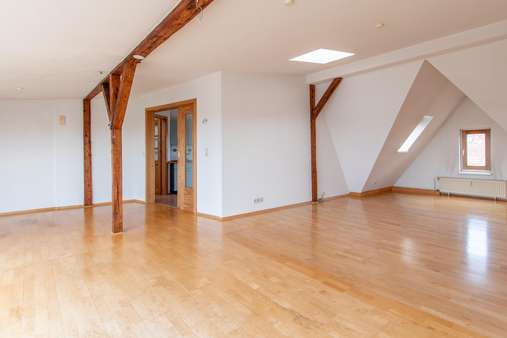 Wohn- und Esszimmer - Dachgeschosswohnung in 24106 Kiel mit 130m² kaufen