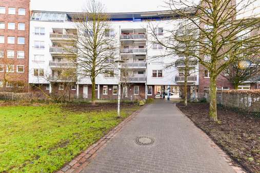 Rückansicht Rückansicht - Etagenwohnung in 24103 Kiel mit 95m² kaufen