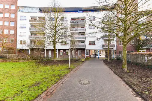 Zentral + ruhig mit Stellplatz und Dachterrasse
