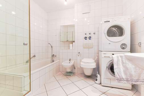 Badezimmer Badezimmer - Etagenwohnung in 24103 Kiel mit 95m² kaufen