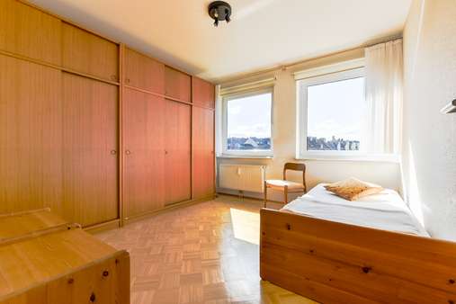 Zimmer 1 Zimmer 1 - Etagenwohnung in 24103 Kiel mit 95m² kaufen