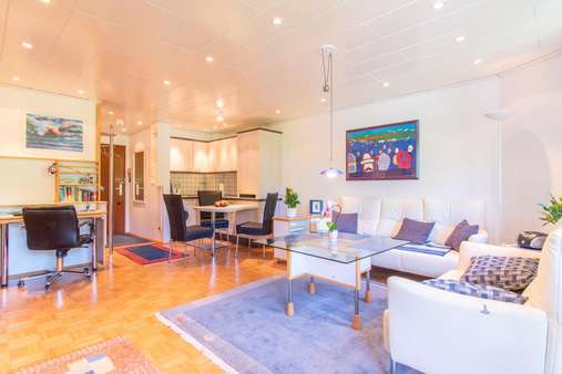 Wohn- und Esszimmer mit Küche - Etagenwohnung in 24106 Kiel mit 45m² kaufen